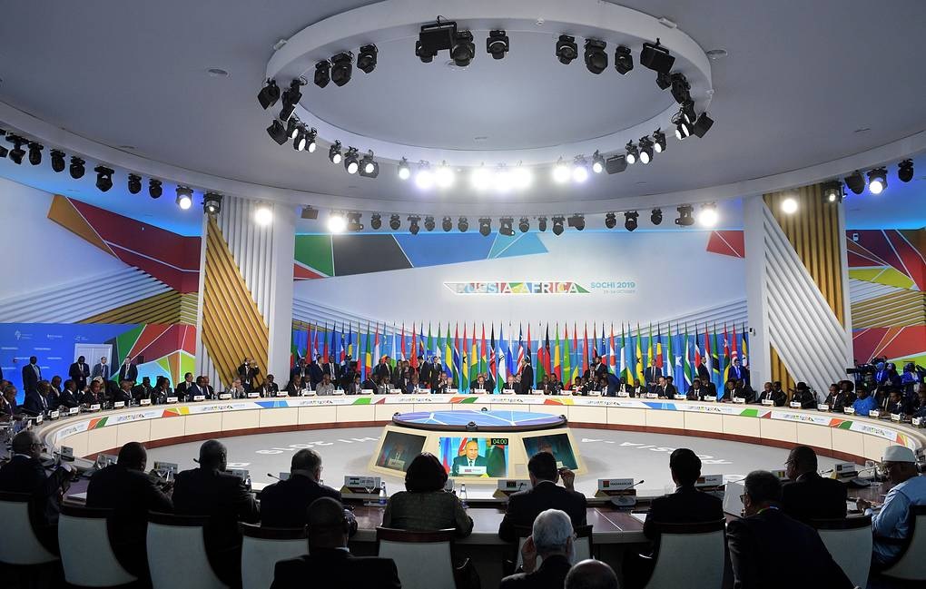 Sommet Russie-Afrique : F. Tshisekedi a annulé un voyage « passe – temps » en Ukraine et a surtout évité d’entrer dans la lutte d’influence Moscou – Washington