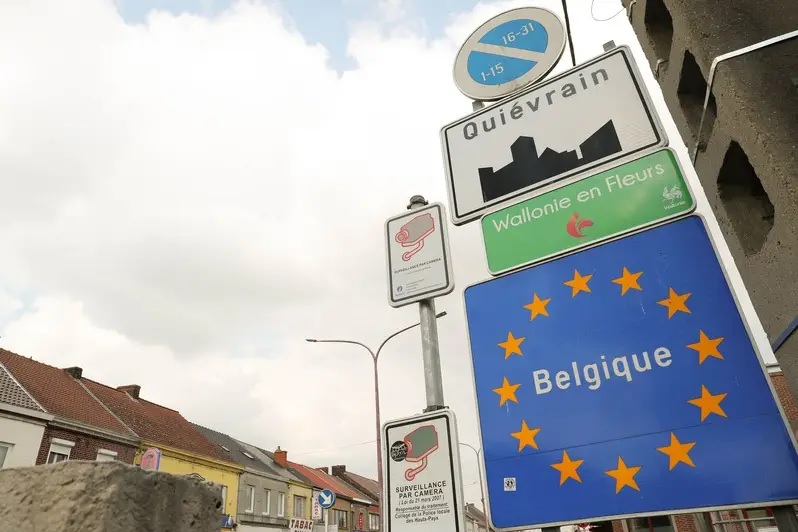 Belgique : Il agrandit son terrain… et repousse la frontière avec la France