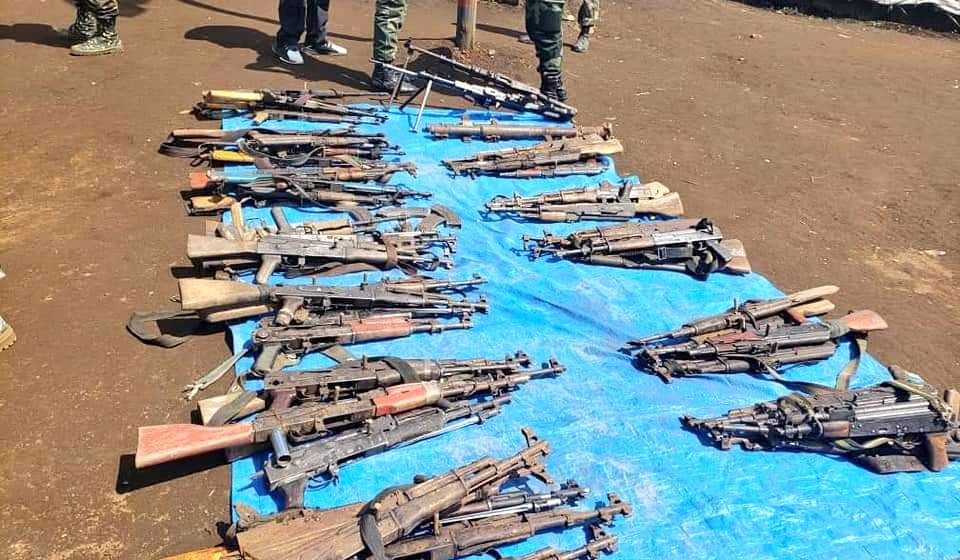 RDC-Beni : Une cache d’armes découverte par la population à Pasisi