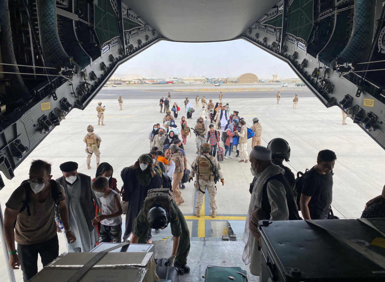 51 Afghans arrivent à l’aéroport d’Entebbe alors que plusieurs Ougandais sont bloqués à Kaboul (Daily Monitor)